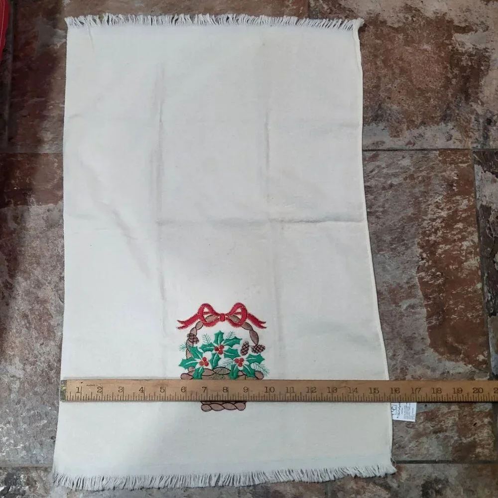 Embroidered Christmas Holiday Finger Tip Hand Towels Baskets Set of 2